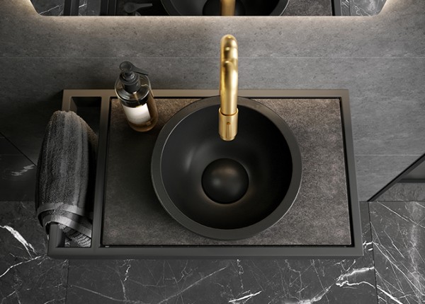 Zense frame zwart mat + plateau garnet grey + fonteinkom basalt + kraan goud mat bovenaanzicht
